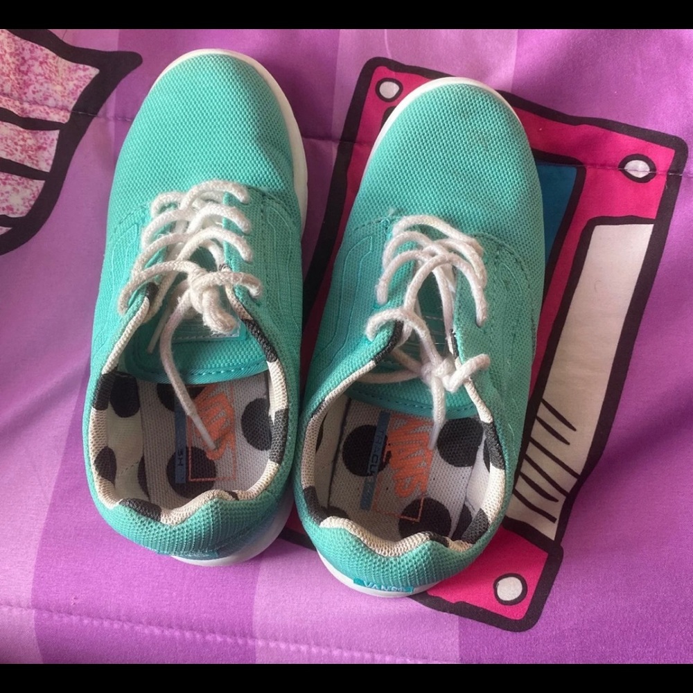 Vans - Picture 2 of 4